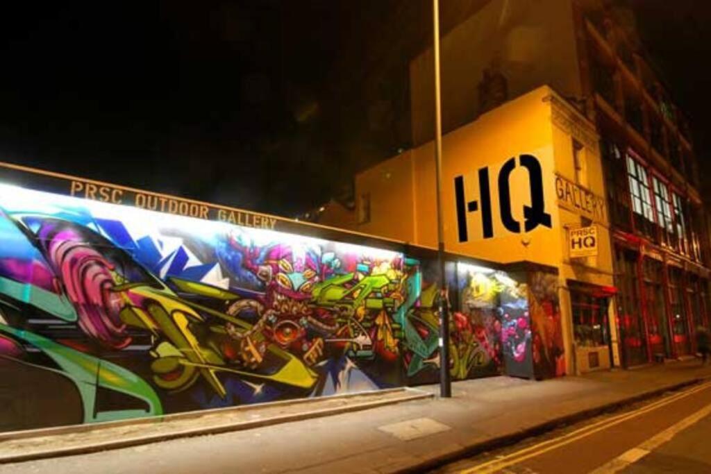 Trendy, Urban Open Plan Apartment Bristol Exterior photo