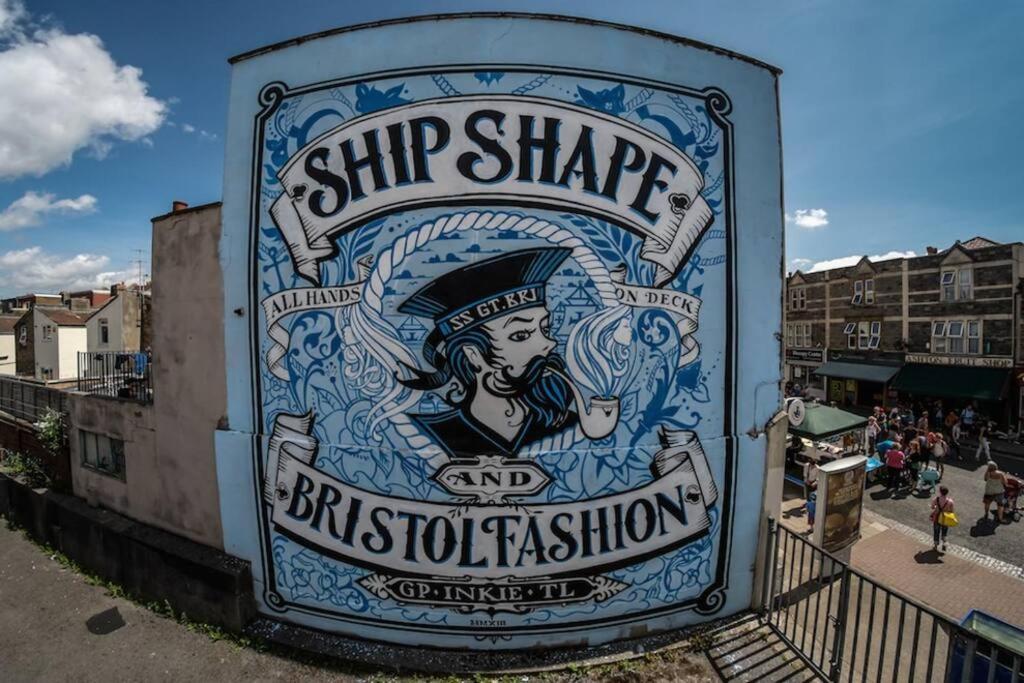Trendy, Urban Open Plan Apartment Bristol Exterior photo